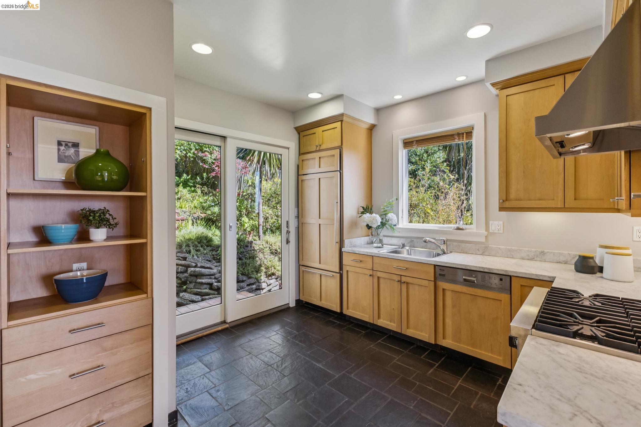 8 Mosswood Rd