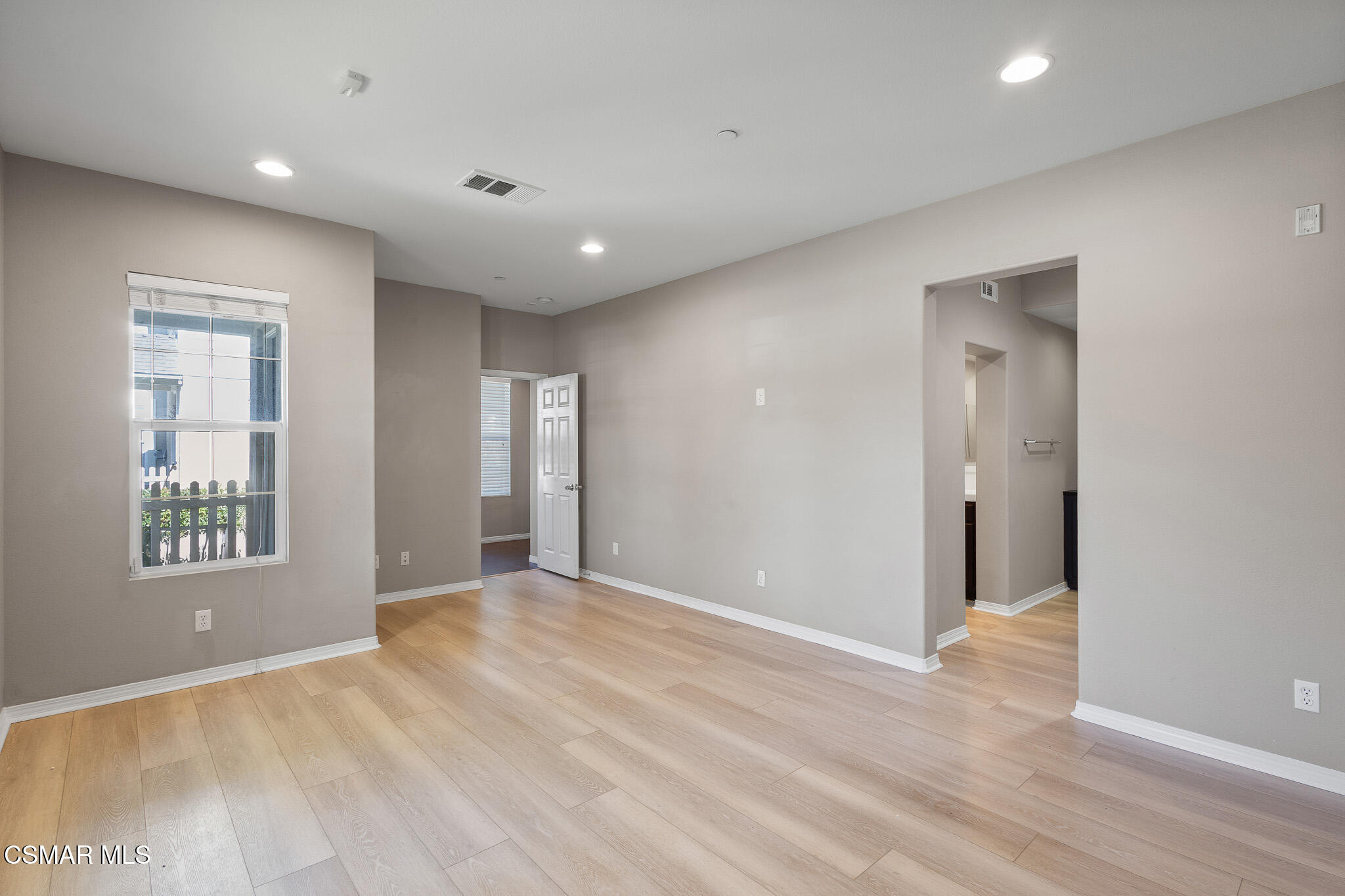 3118 N Oxnard Boulevard