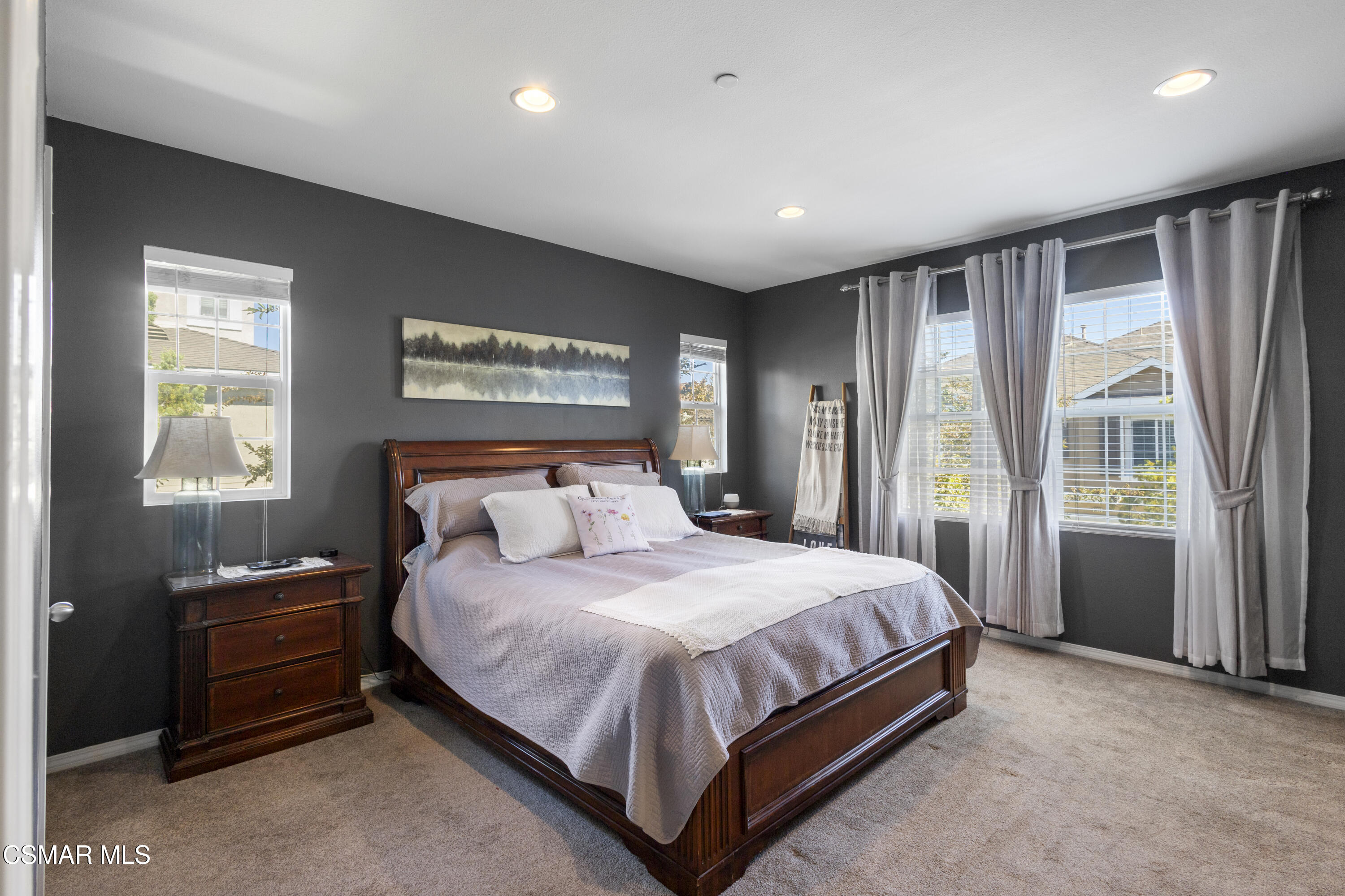 3118 N Oxnard Boulevard