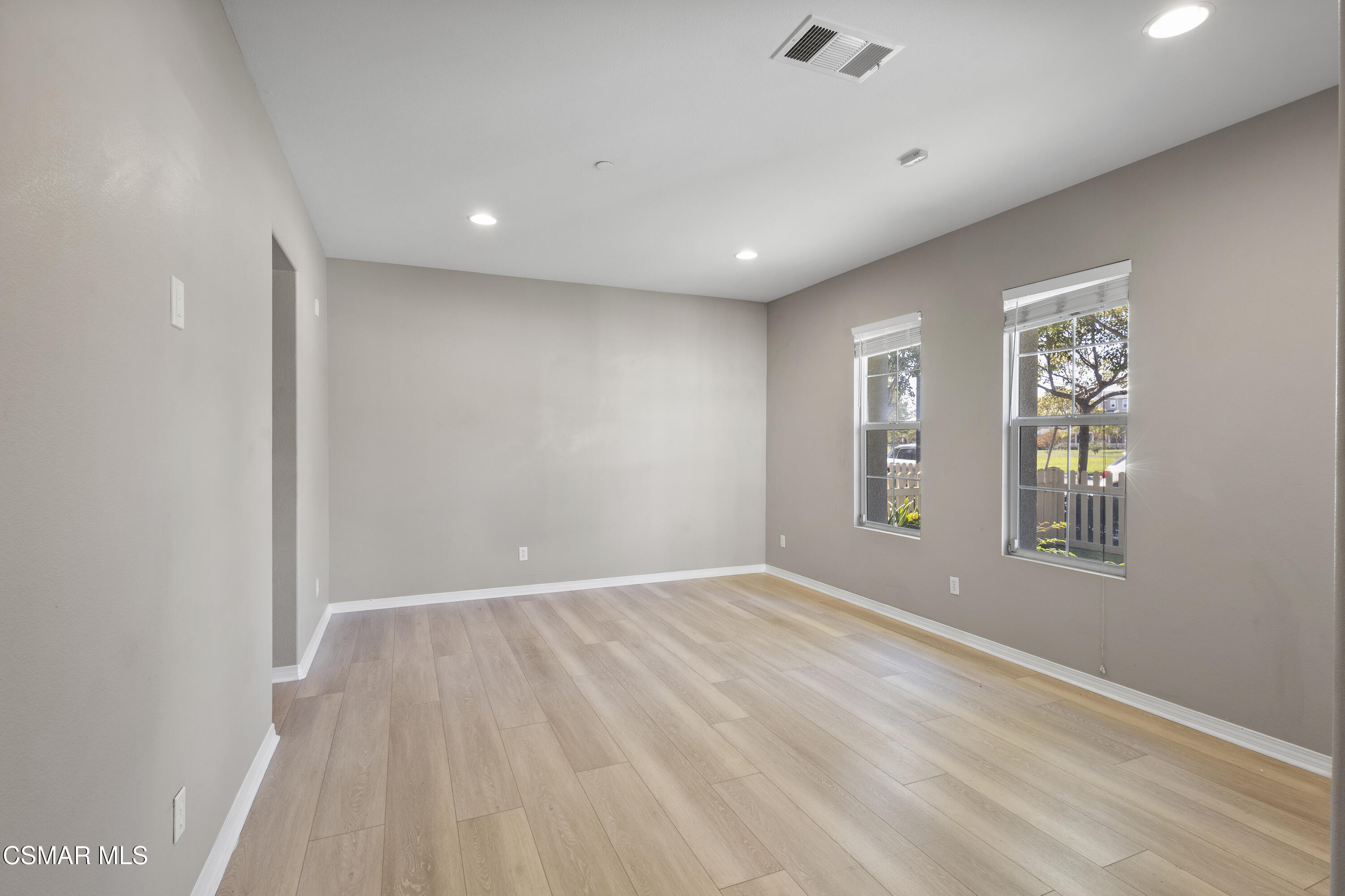 3118 N Oxnard Boulevard