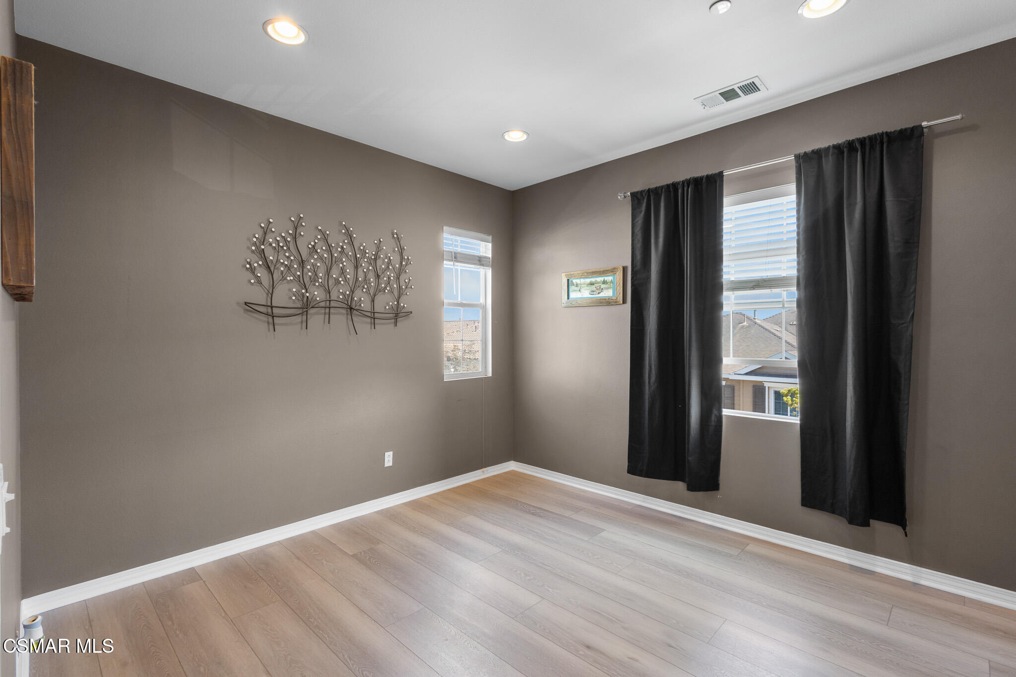 3118 N Oxnard Boulevard