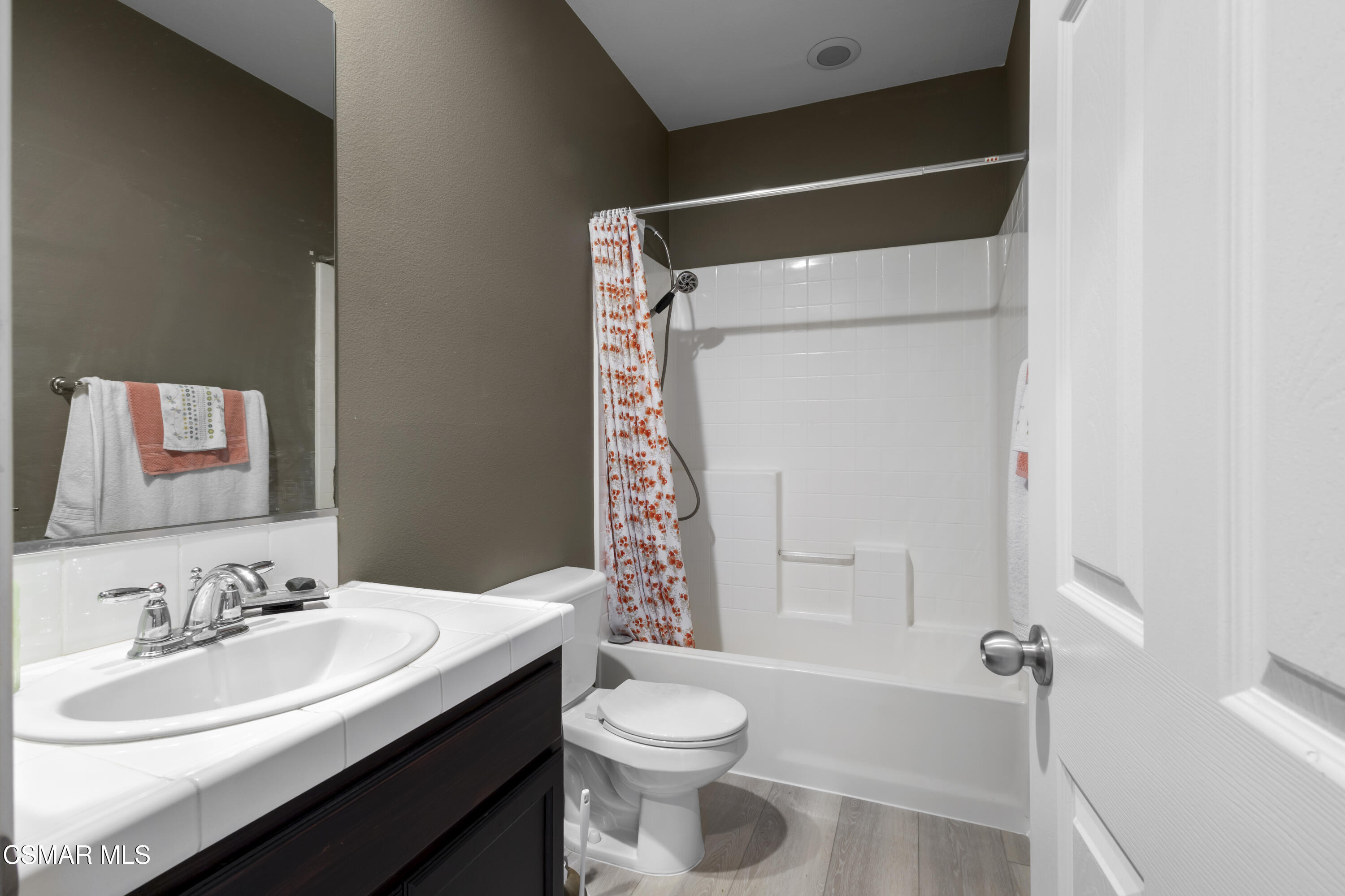 3118 N Oxnard Boulevard