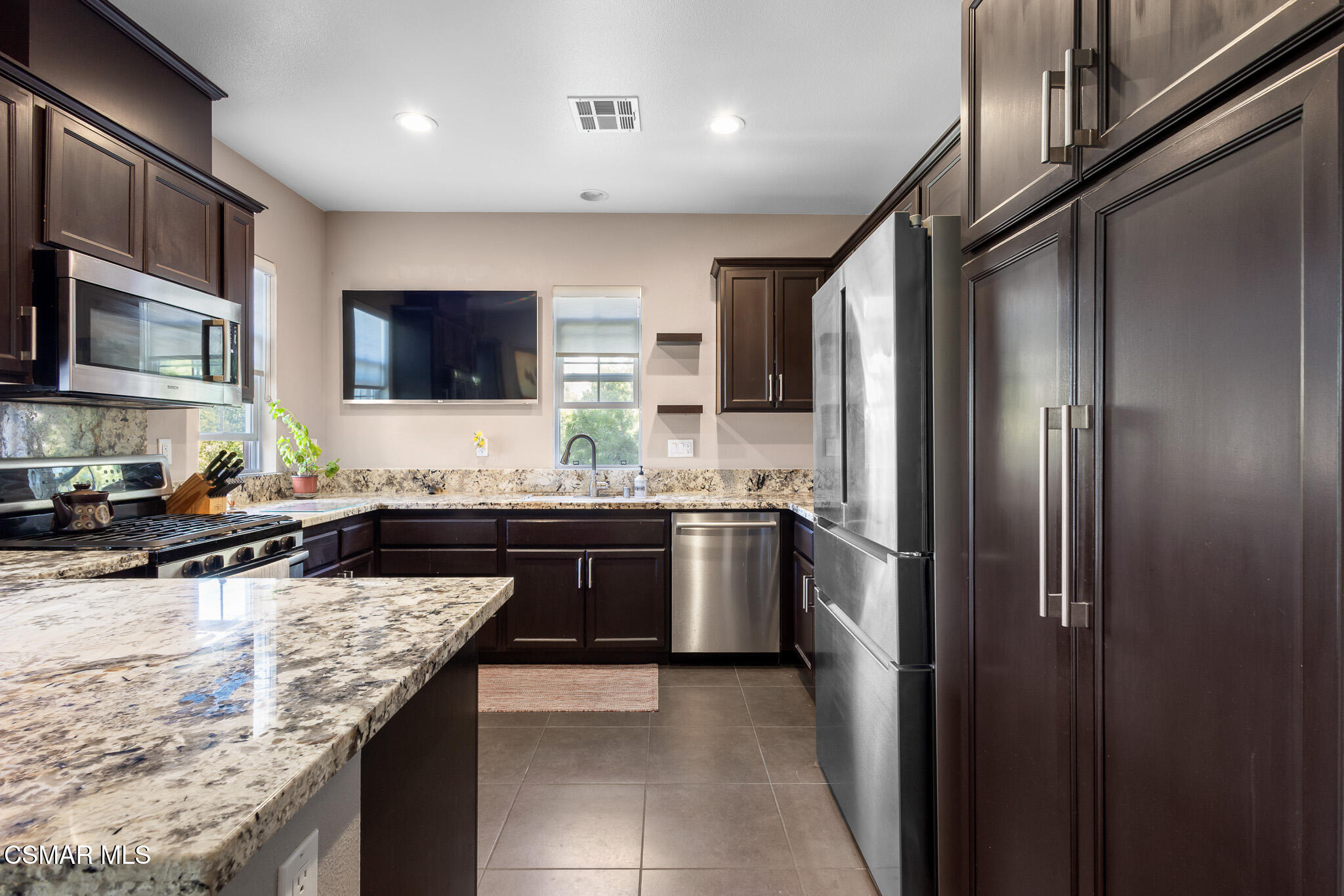 3118 N Oxnard Boulevard