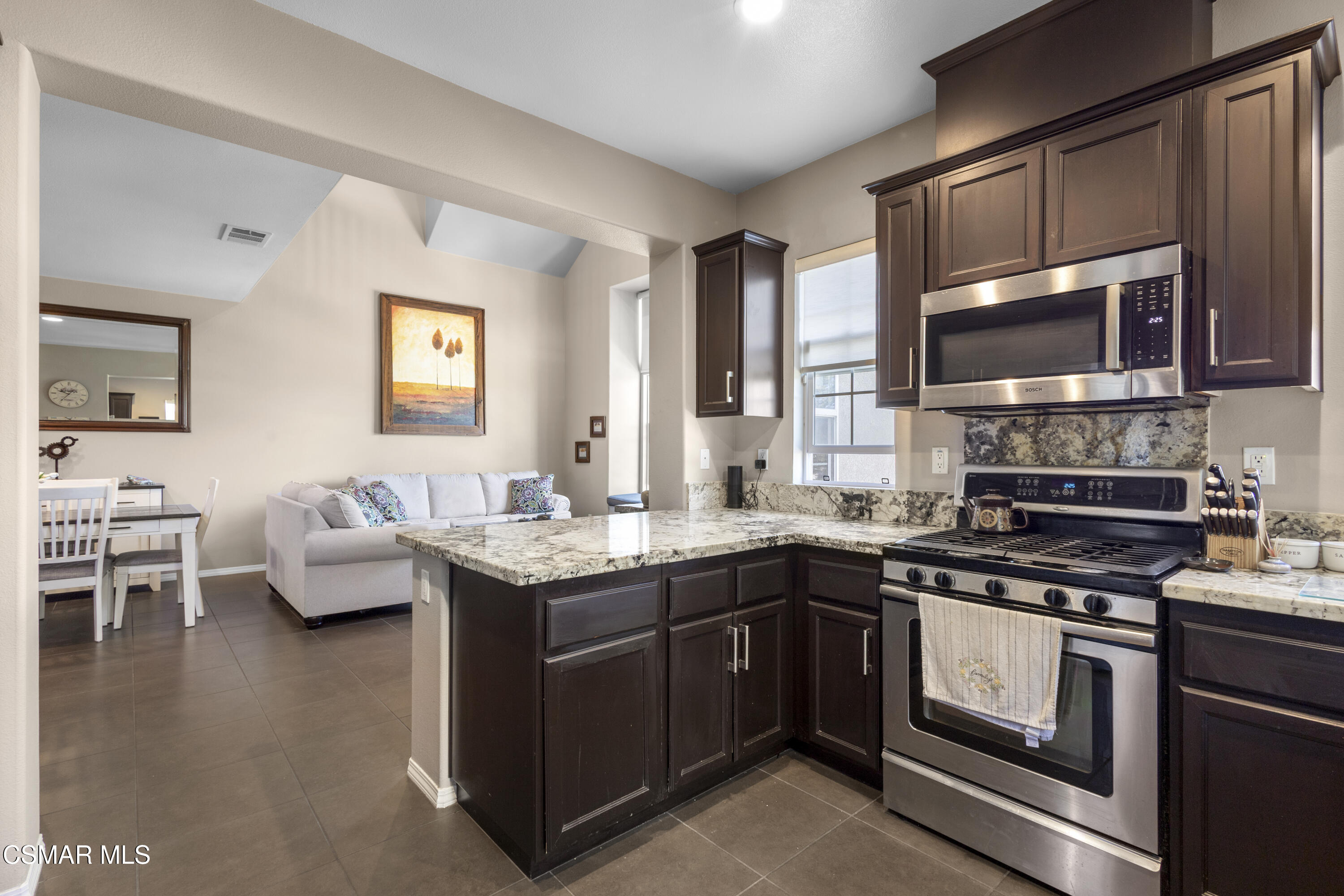 3118 N Oxnard Boulevard