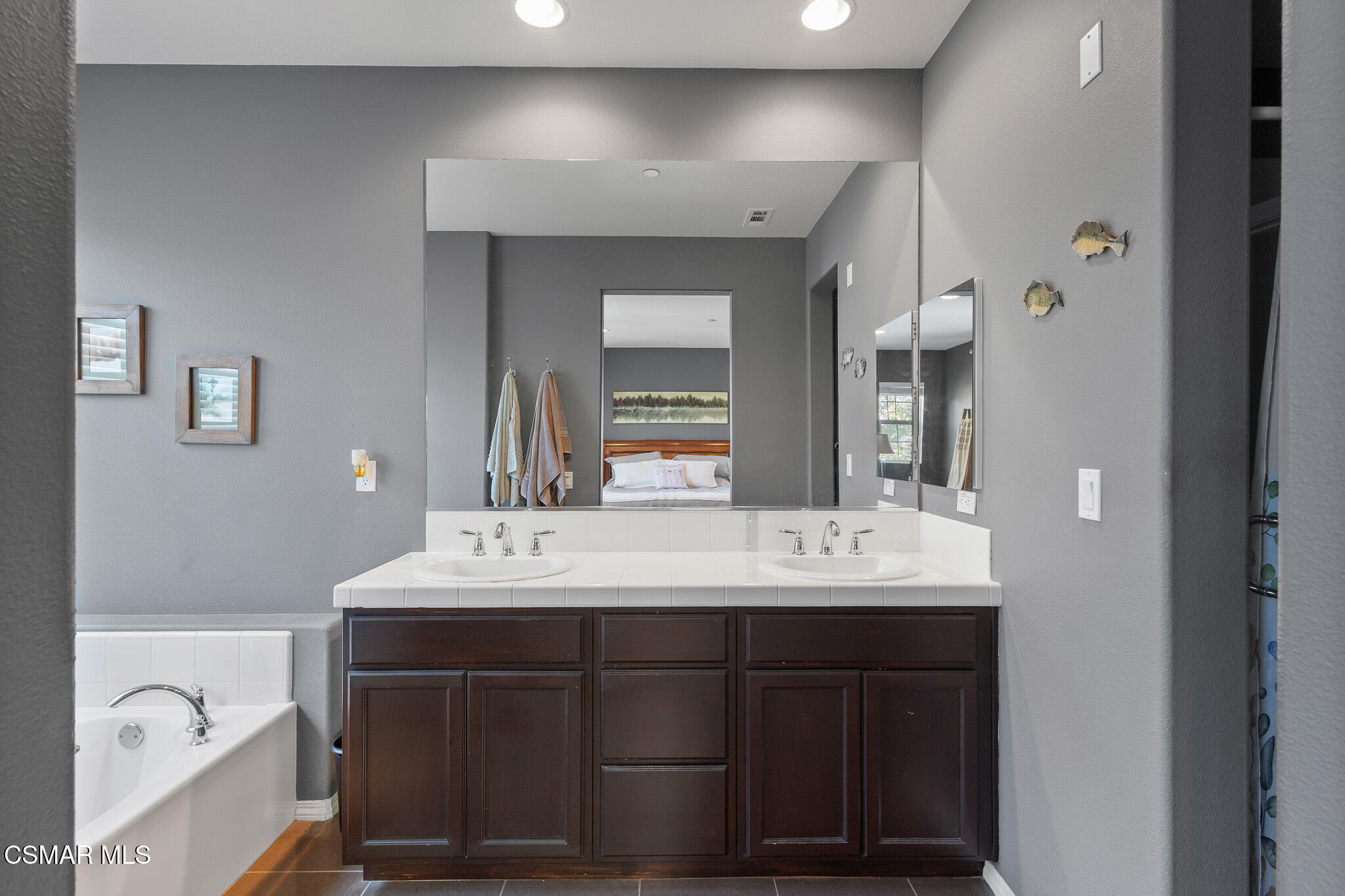 3118 N Oxnard Boulevard