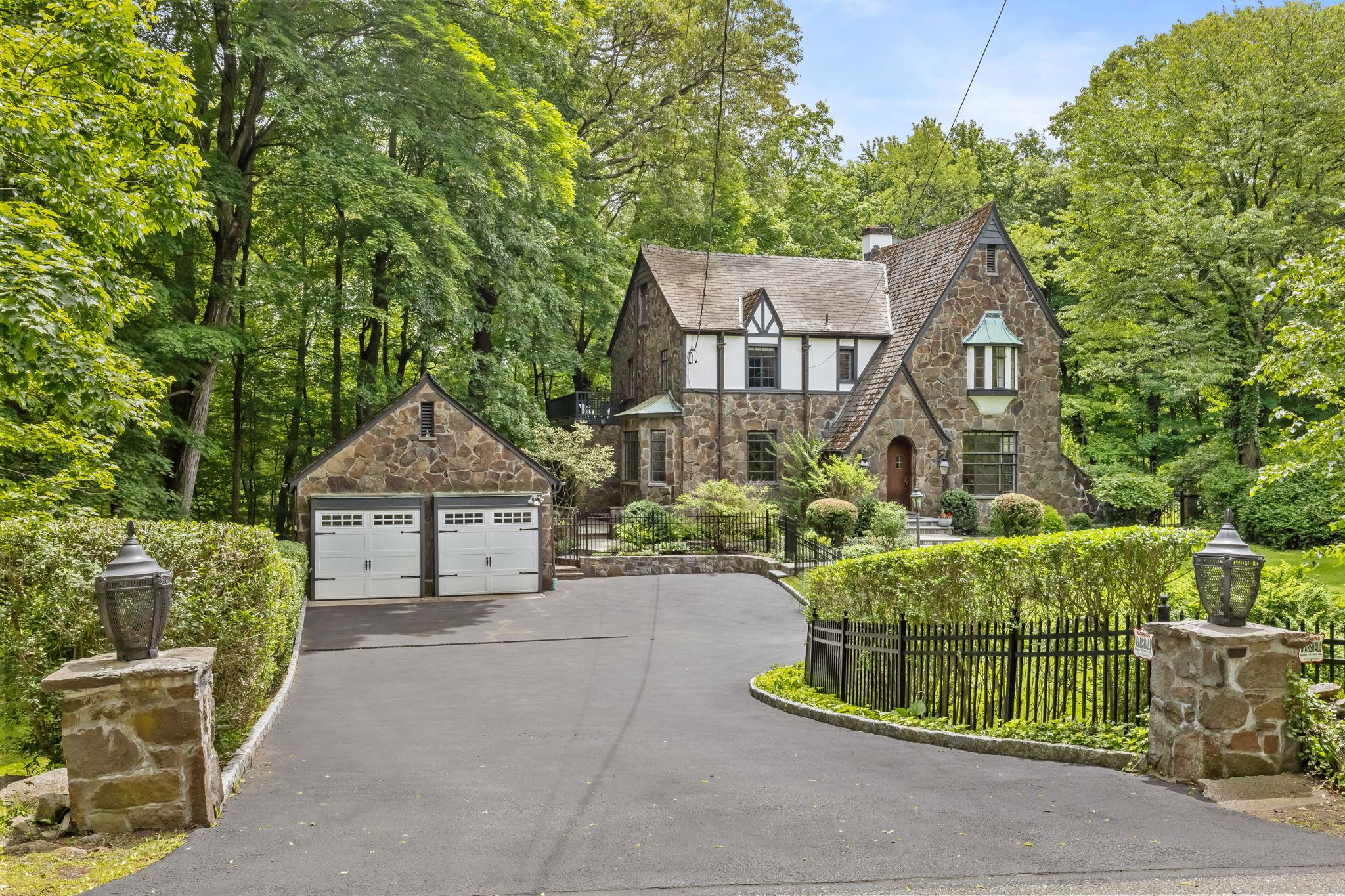 100 Mount Airy Road S