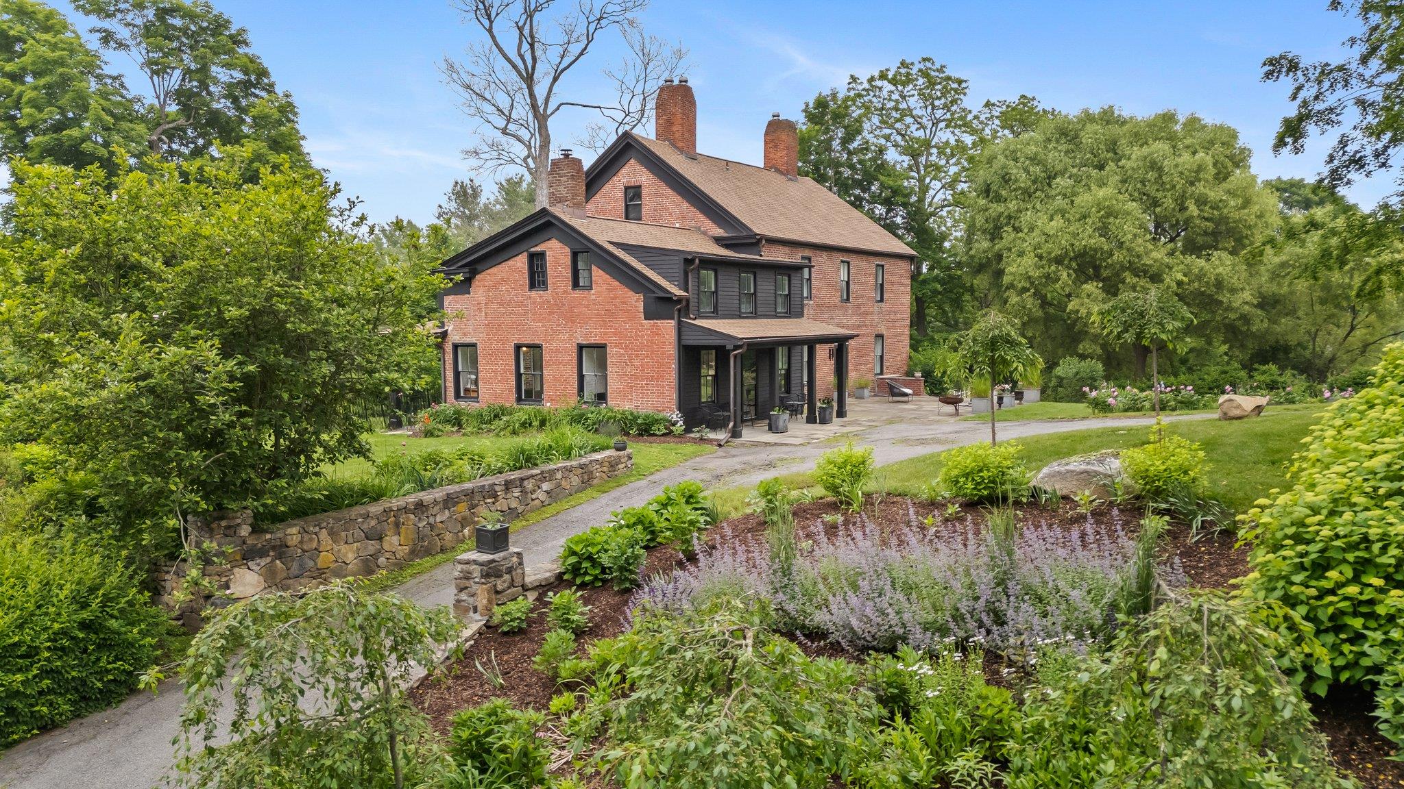 2 Sherwood Hill Road