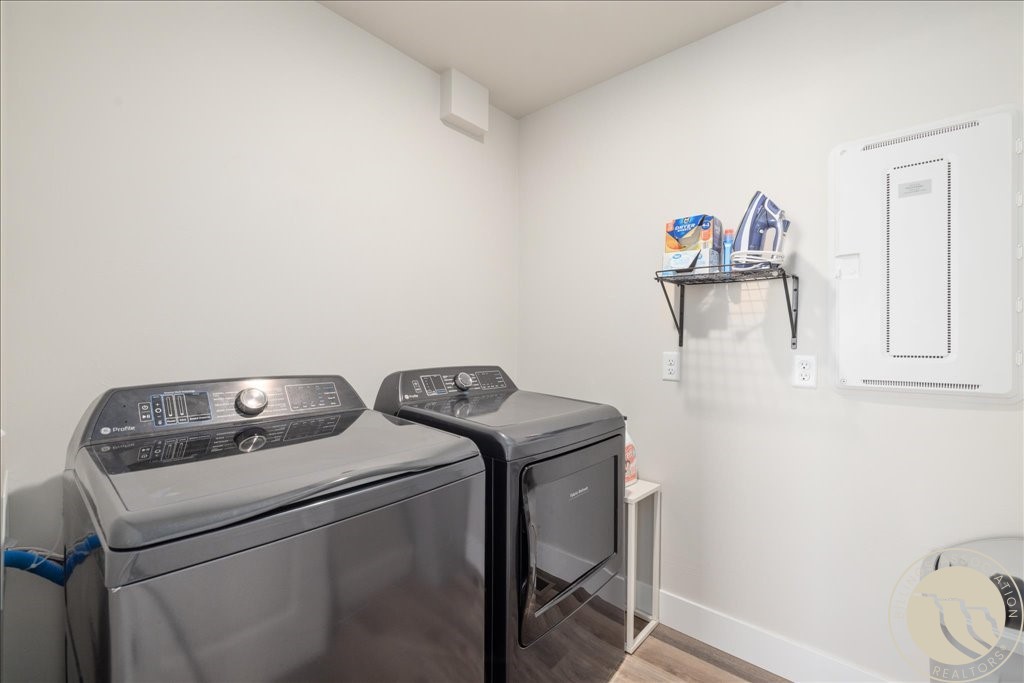 1845 Norma Jean SQUARE E