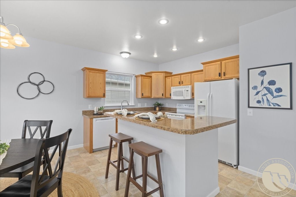 1443 Twin Oaks DRIVE