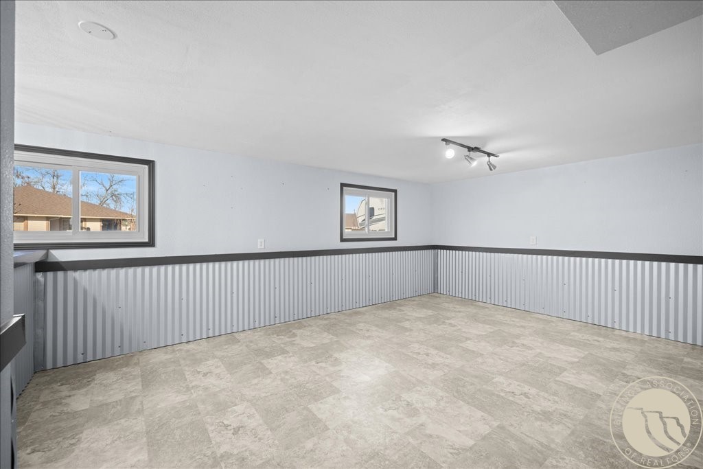 446 N Lakeview DRIVE