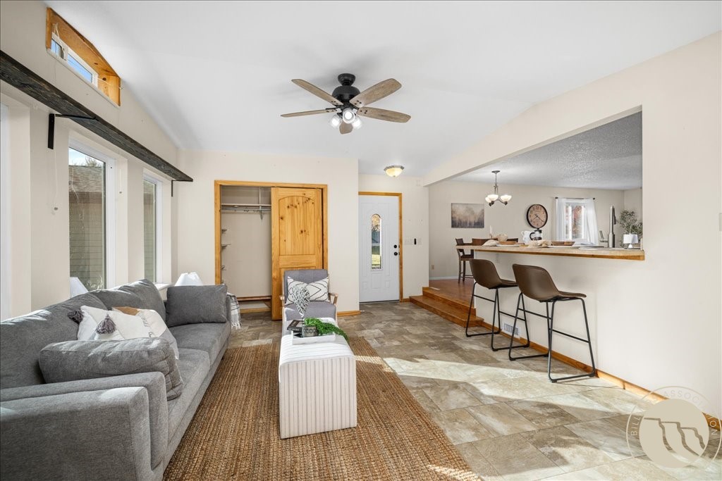 446 N Lakeview DRIVE