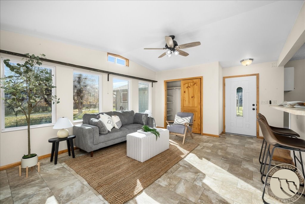 446 N Lakeview DRIVE