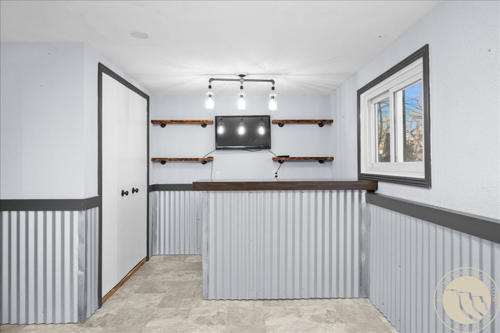 446 N Lakeview DRIVE