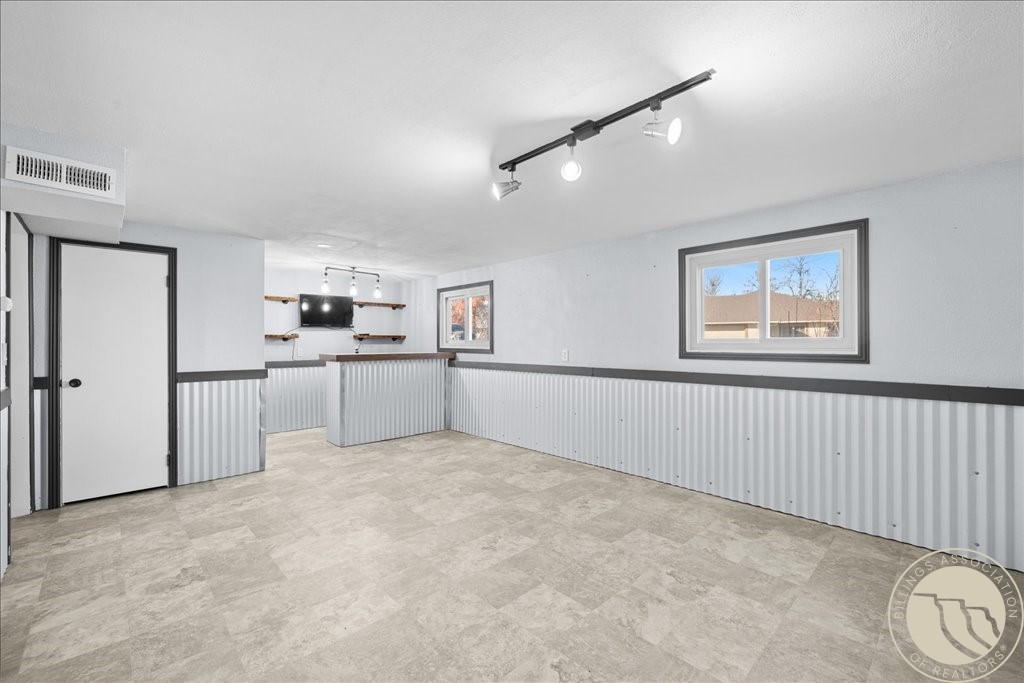 446 N Lakeview DRIVE