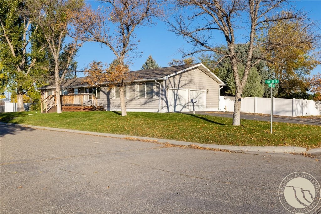 209 9th Street W