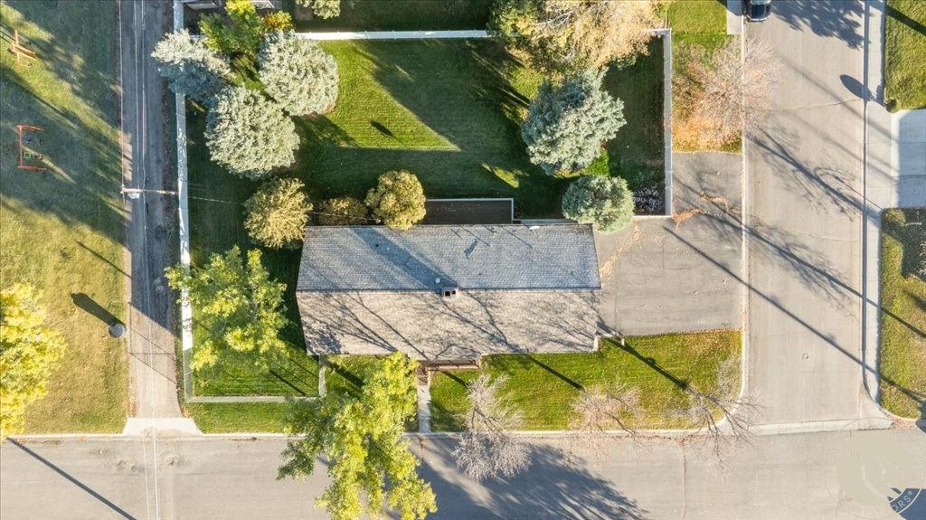 209 9th Street W