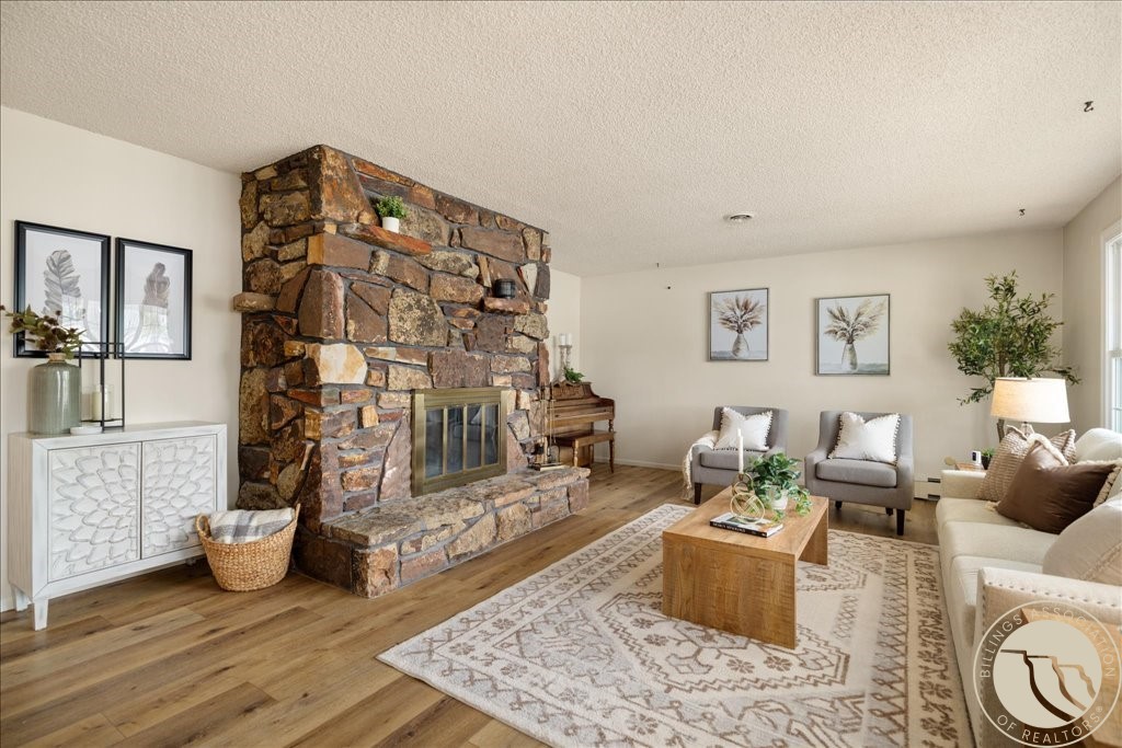 209 9th Street W