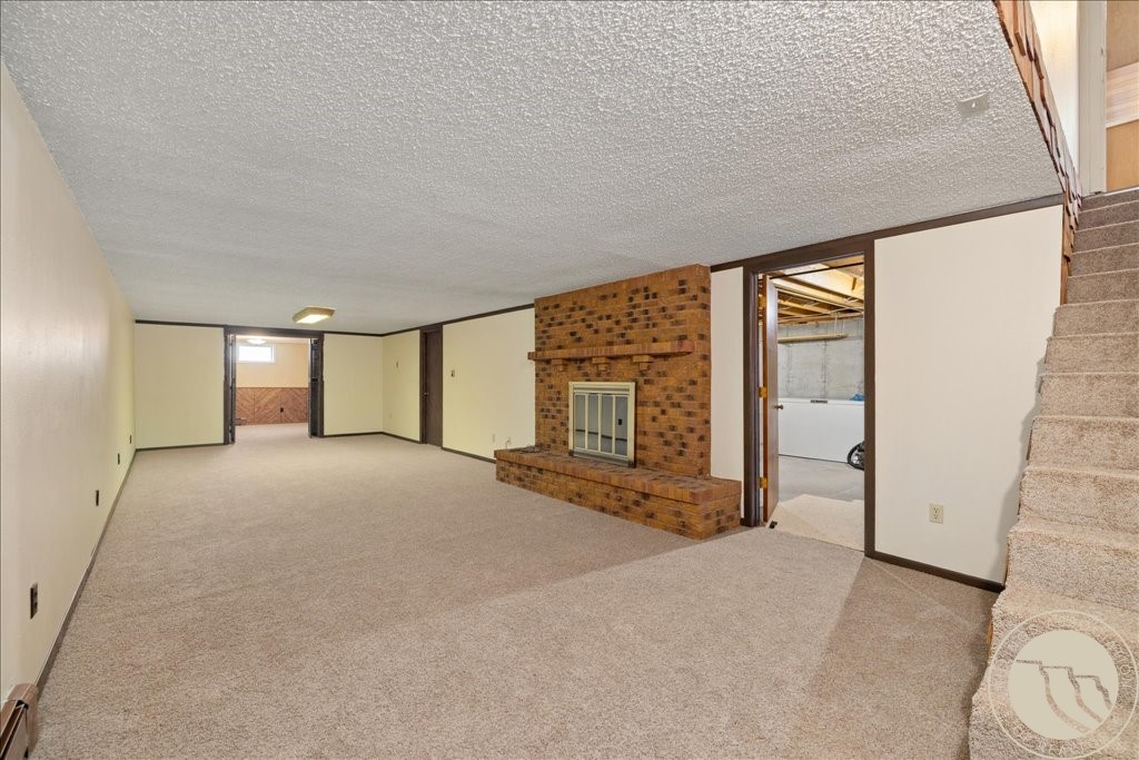 209 9th Street W