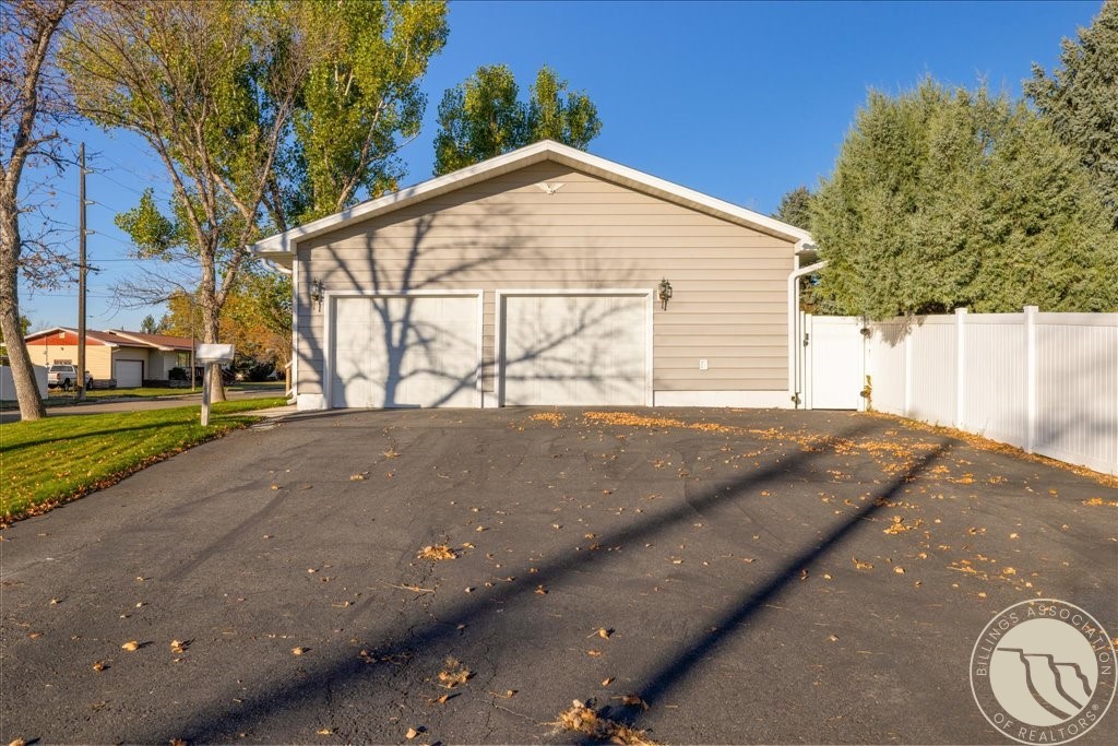 209 9th Street W
