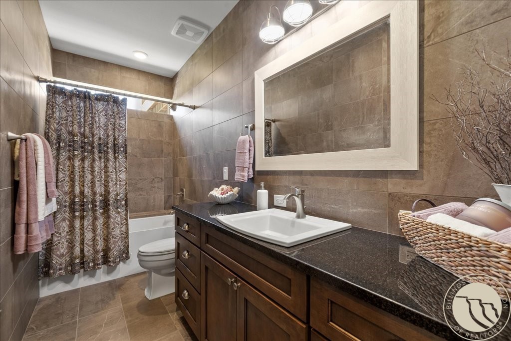 2418 Glengarry Lane