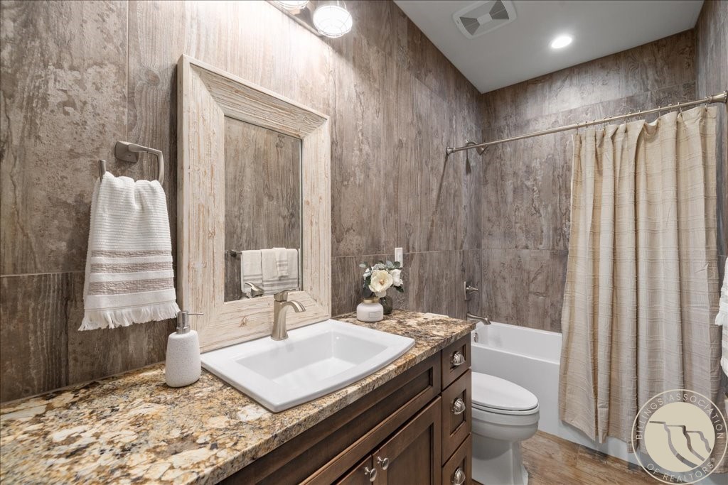 2418 Glengarry Lane