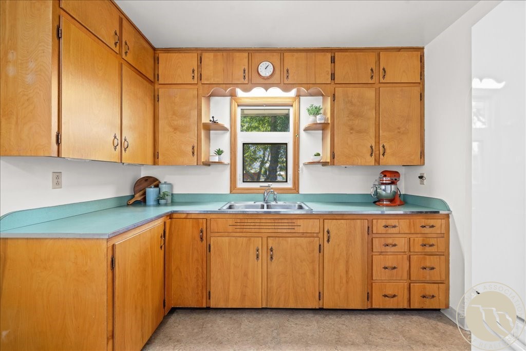 632 5th Street W