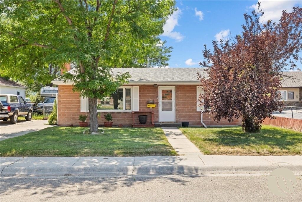 632 5th Street W