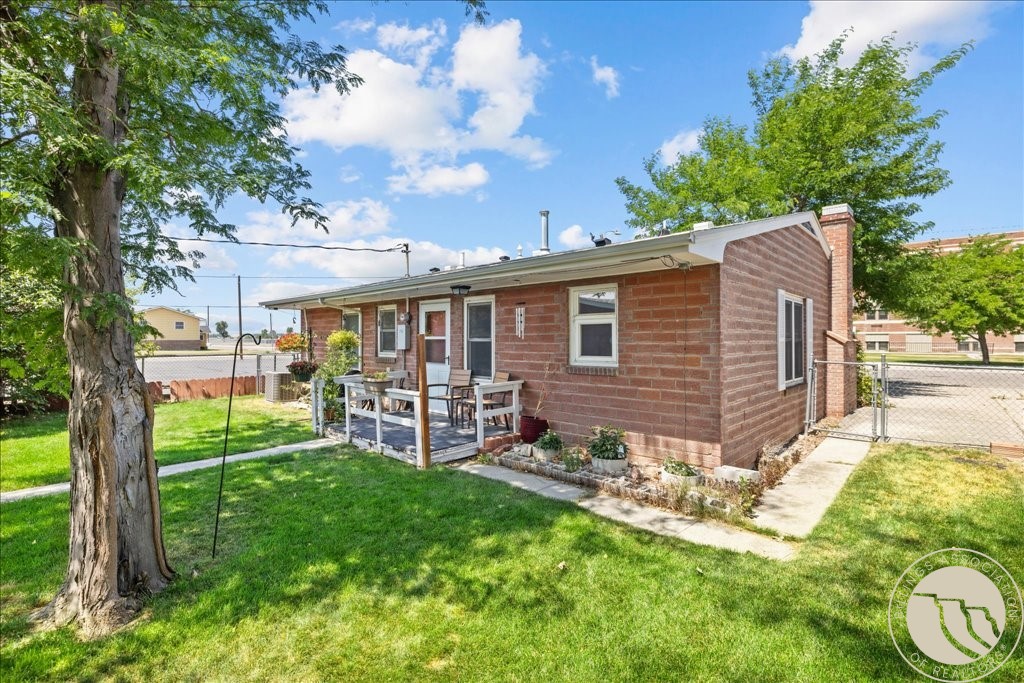 632 5th Street W
