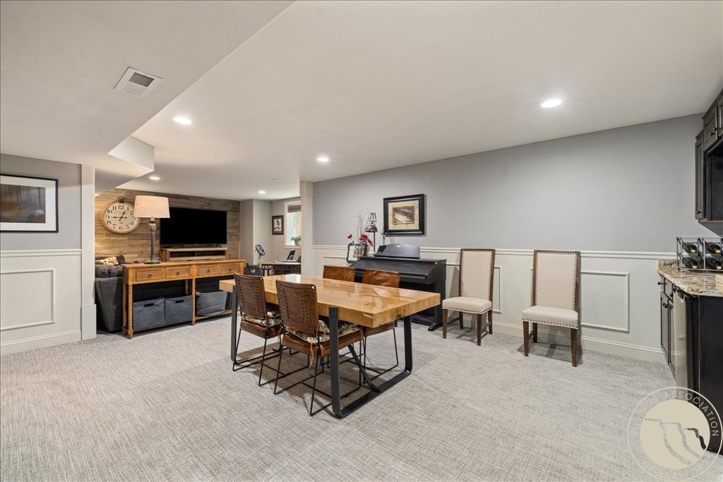 1215 Vineyard Way