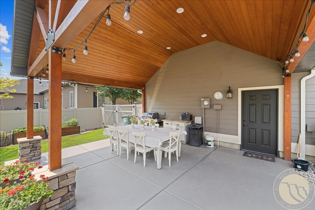 1215 Vineyard Way