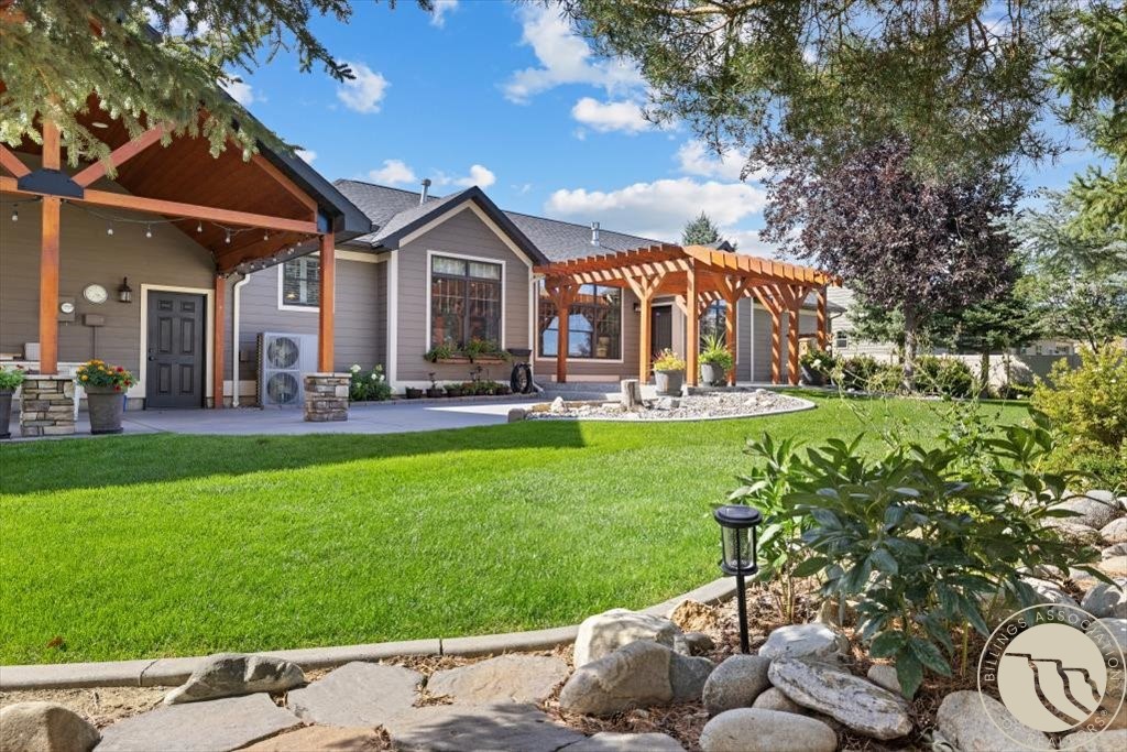 1215 Vineyard Way