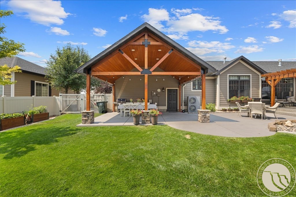 1215 Vineyard Way