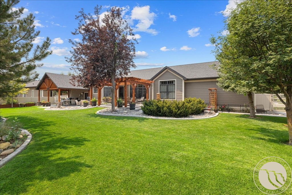 1215 Vineyard Way