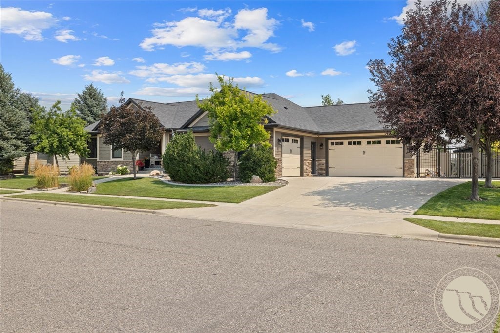 1215 Vineyard Way