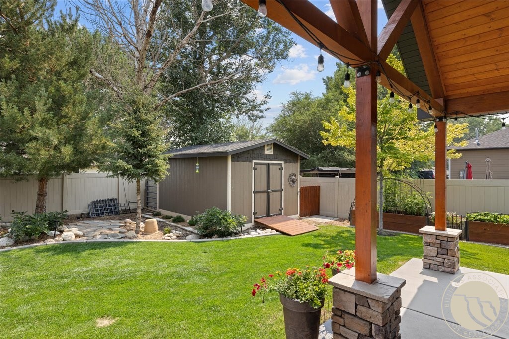 1215 Vineyard Way