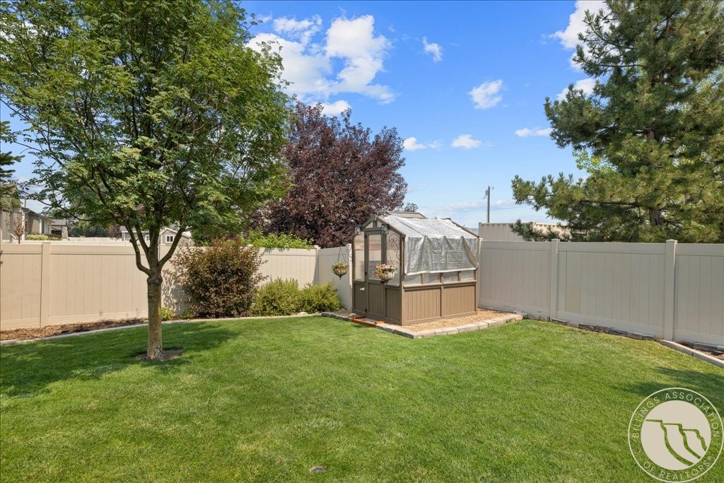 1215 Vineyard Way