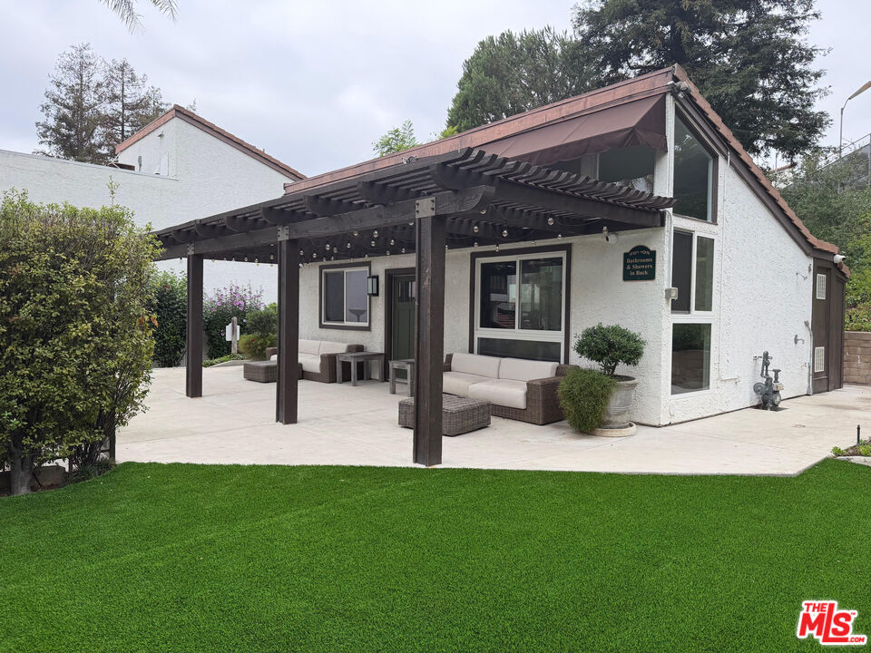 1666 Palisades Dr