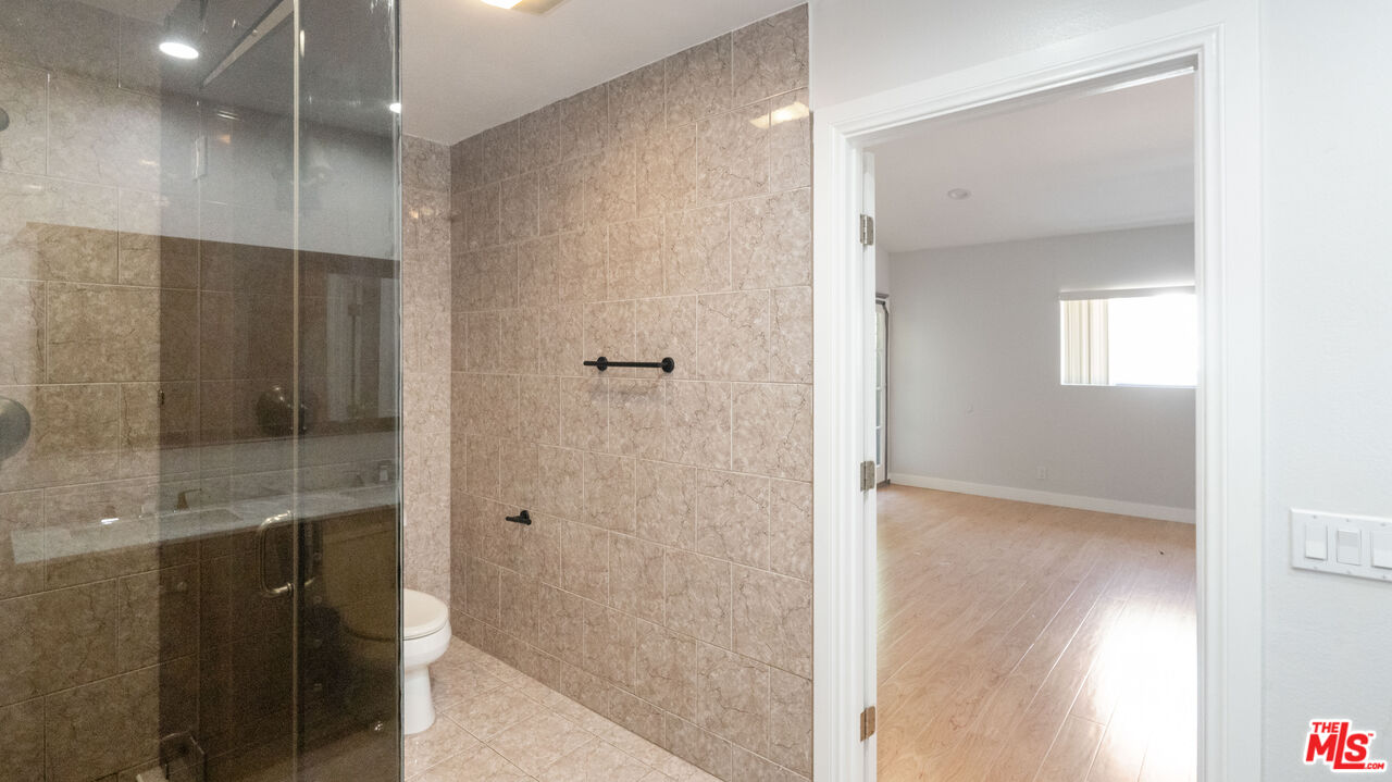 1666 Palisades Dr