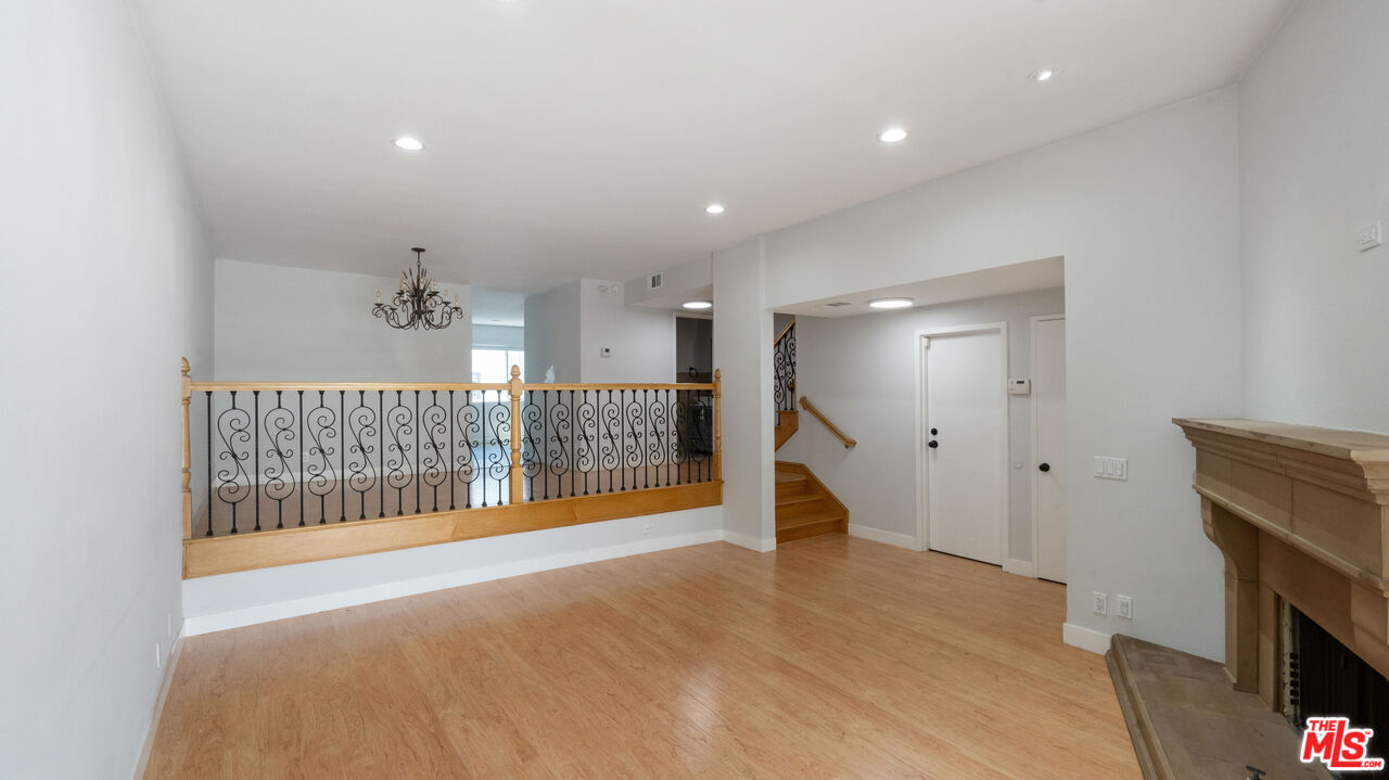 1666 Palisades Dr