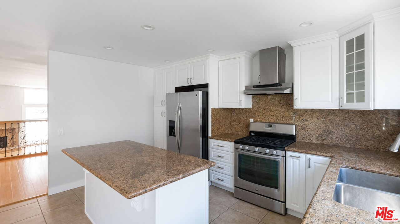 1666 Palisades Dr