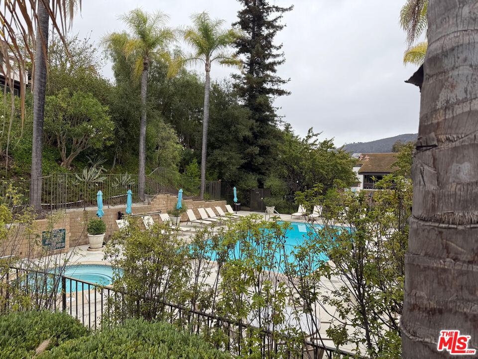 1666 Palisades Dr