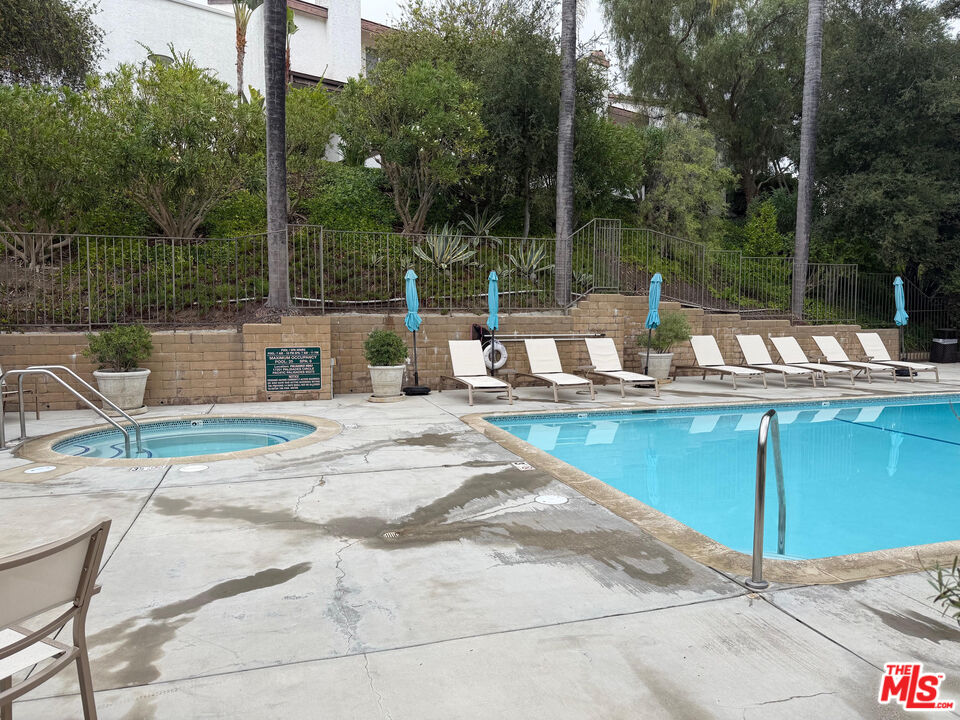 1666 Palisades Dr