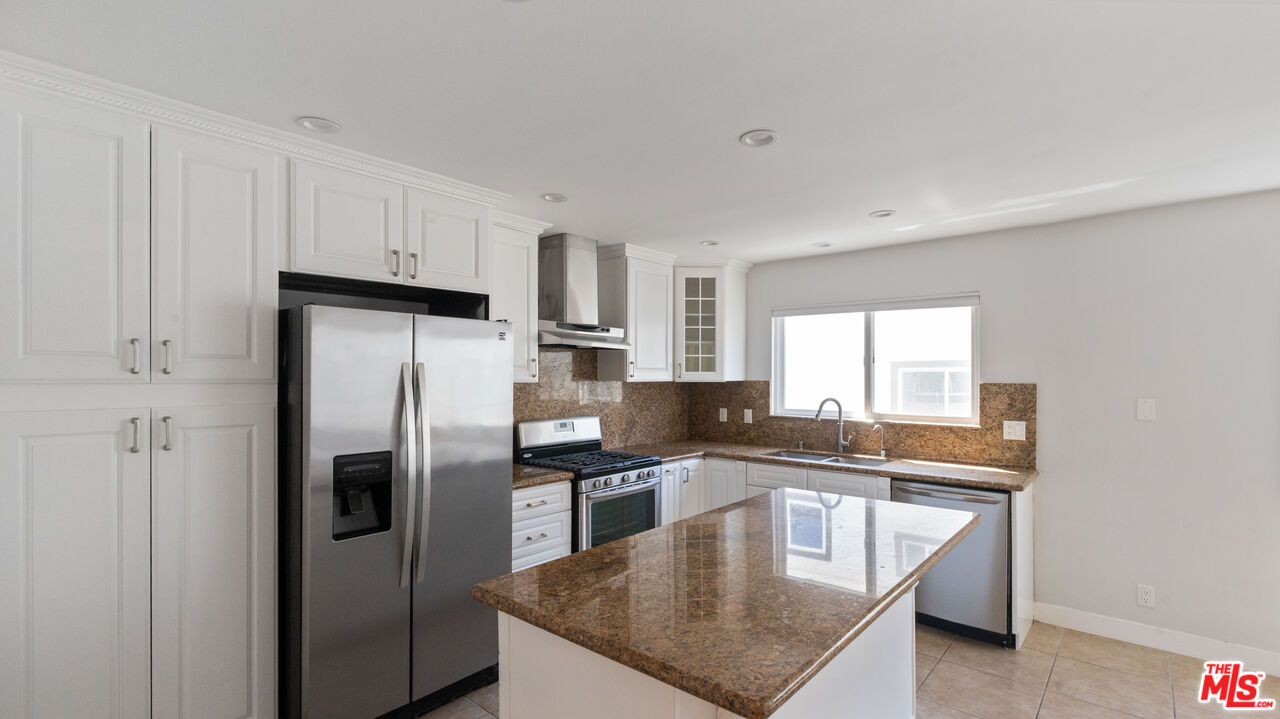 1666 Palisades Dr