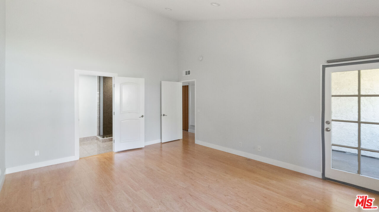1666 Palisades Dr