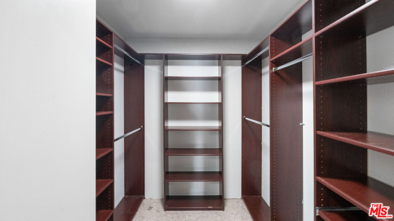 1666 Palisades Dr