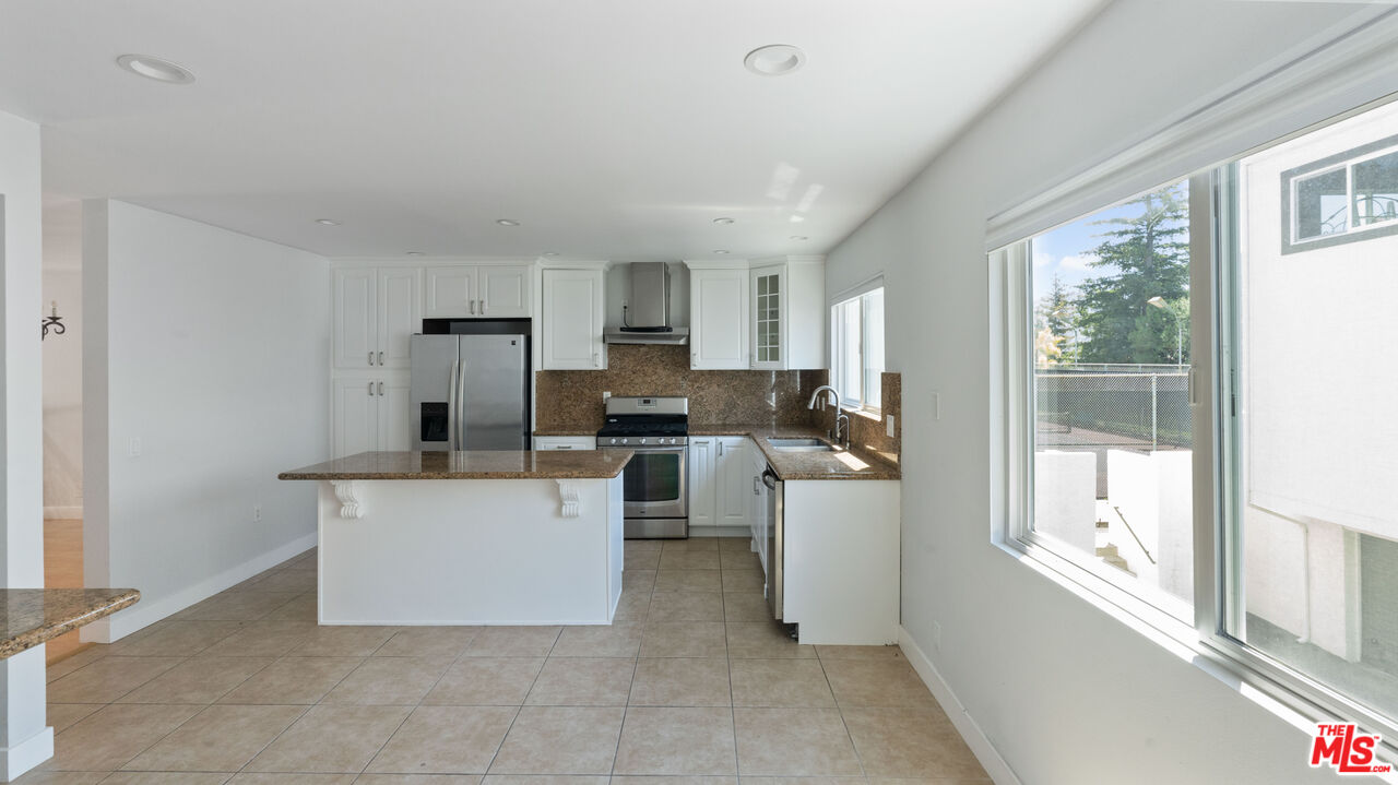 1666 Palisades Dr