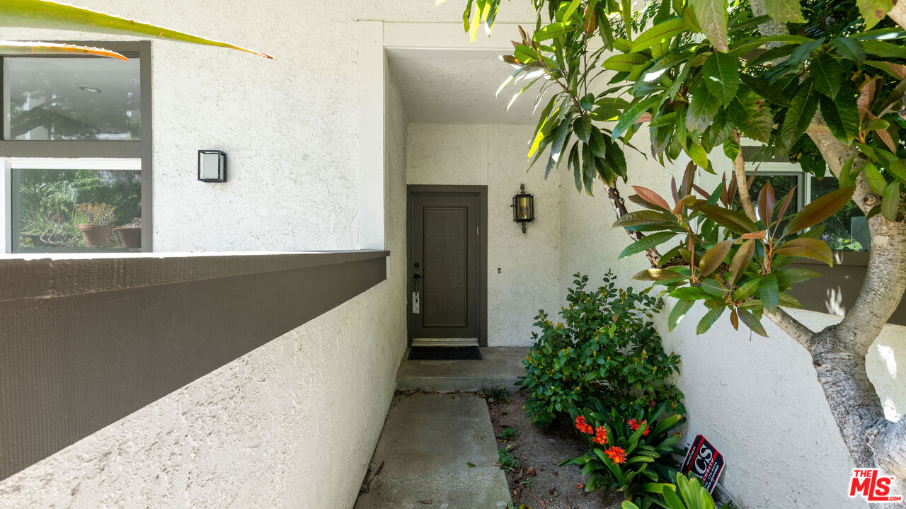 1666 Palisades Dr