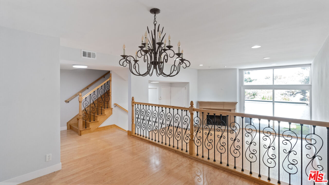 1666 Palisades Dr