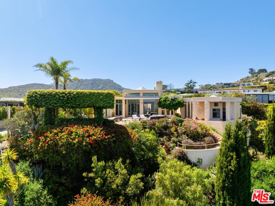 1058 Vista Grande Dr