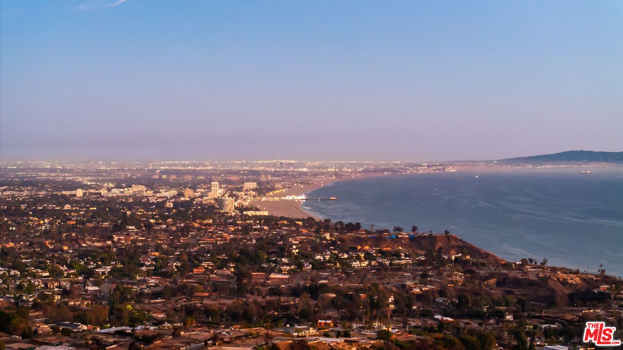 1058 Vista Grande Dr